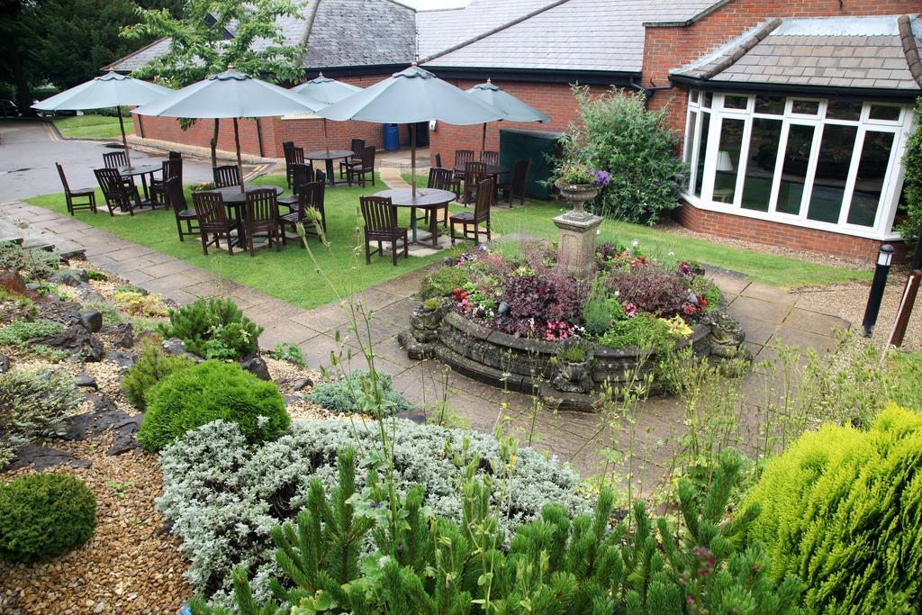 Hogs Back Hotel & Spa Nr Farnham Farnham  Exterior foto