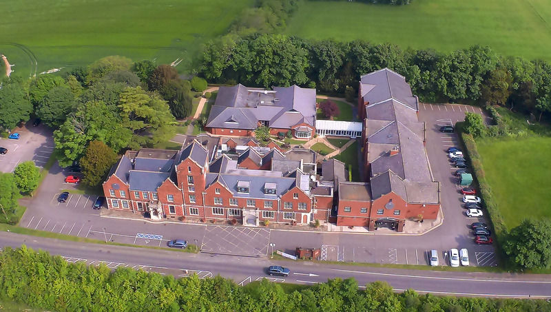 Hogs Back Hotel & Spa Nr Farnham Farnham  Exterior foto