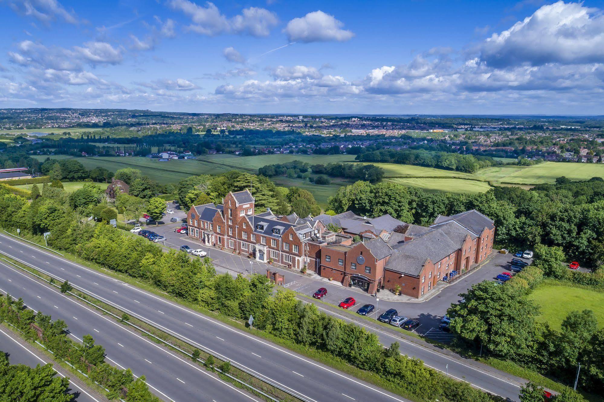 Hogs Back Hotel & Spa Nr Farnham Farnham  Exterior foto